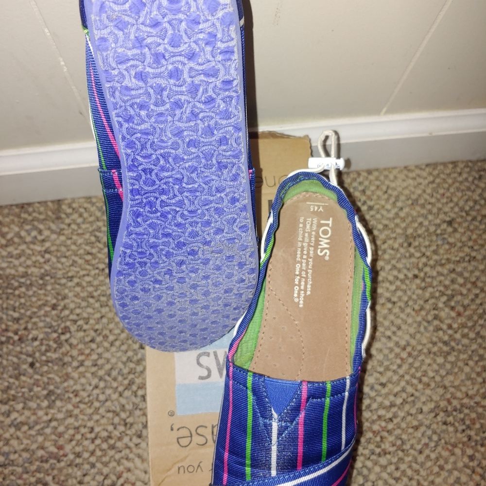 Toms - Picture 3 of 3